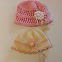 JDue cappellini per neonata in 100 percento cotone color rosa e color giallo e pesca con perline 