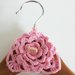 Gruccia decorata con lavorazione ad uncinetto e tessuto cotone plissettato rosa
