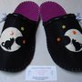 PANTOFOLE 40/41 GATTO LUNA  FELTRO NERO VIOLA FATTO A MANO IDEA REGALO FIORI PIZZO E PERLINE