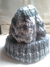 Cappello grigio in lana