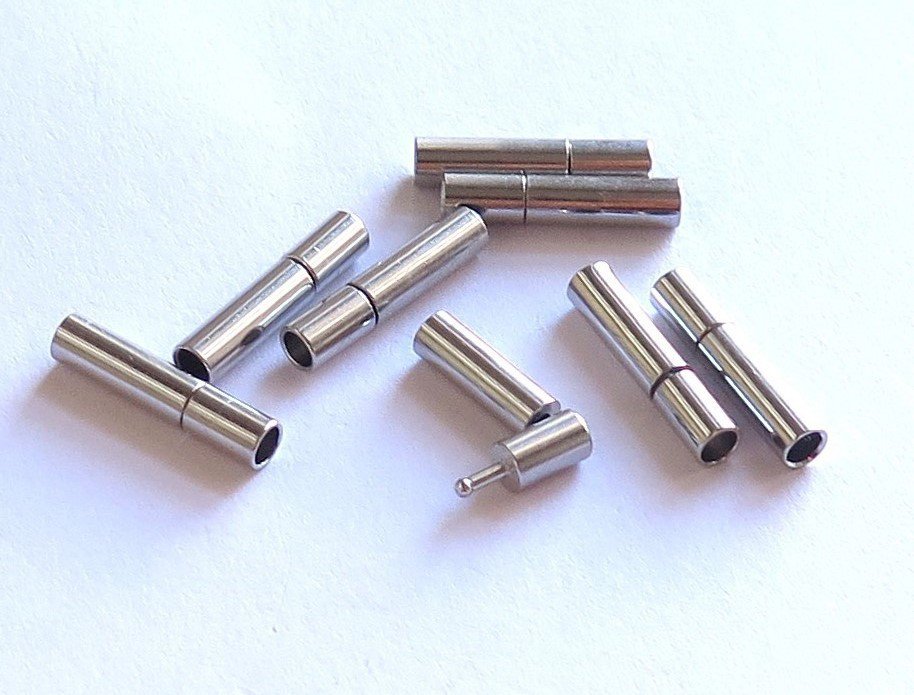 UNICRAFTALE 6 Set Chiusura A Baionetta 304 Chiusure per Collana A Baionetta In Acciaio Inossidabile con Chiusura A Colonna con Pulsante Foro Da 4 mm