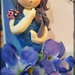 Elegante cornice con bambolina e fiore