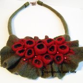 Collana in lana Boccioli rossi Collana in lana Boccioli rossi