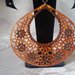 Orecchini pendenti in resina con strass color bronzo