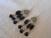  Orecchini chandelier  pendenti con cristalli e pietre dure nere   , idea regalo .