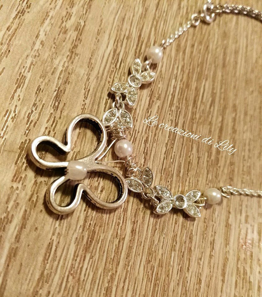 Collana Farfalla Passion in oro con diamanti in vendita su Diamond Art