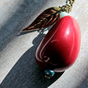 Collana Boho in bronzo anticato con ciondolo rosso