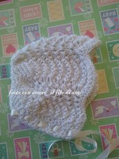 Cuffia per neonata in lana bianca
