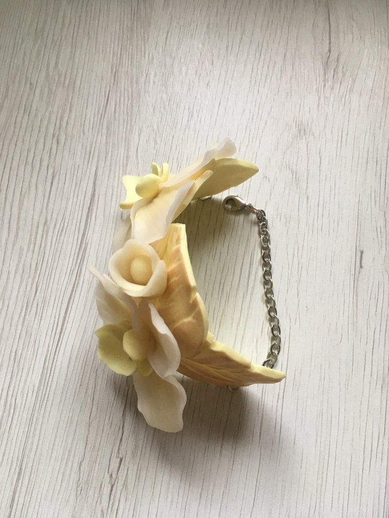 Bracciale con fiori di orchidea selvatica: regalo per la festa nuziale in oro - Italia