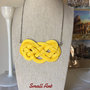 Collana con nodo marinaresco decorativo giallo, handmade, con pasta polimerica, pezzo unico. Acciaio Inox. SmallArtHandmade - Small Art