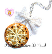 ☃ Natale In Dolcezze 2016 ☃  Collana biscotto con cioccolato e fiocco di neve in glassa