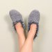 Pantofole uncinetto, scarpette in lana da donna, babbucce color grigio con bordo peloso, idea regalo per Natale