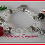 Bracciale in elastico con perline in acrilico e charms in stile natalizio