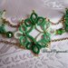 Collana verde al chiacchierino, cristallo verde, perline dorate