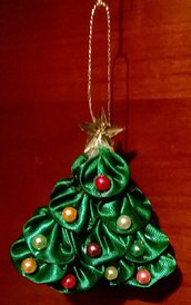 Piccolo albero di Natale Kanzashi da appendere fatto a mano