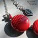 Collana rossa con bottoni vintage