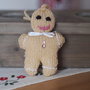 Omino biscottino.Gingerbread in lana,fatto a maglia.Disponibili varie versioni e dimensioni con varie finiture.Addobbo,ciondolo per borsa o pacco,spilla,segnaposto