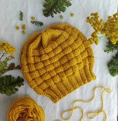 Berretto fatto a mano in pura lana merino giallo senape, nome : Basket hat