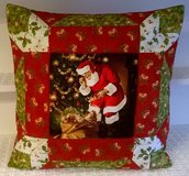 Cuscino Babbo Natale con i doni in patchwork fatto a mano