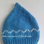 Cappello a punta in lana merinos azzurra e disegni jaquard
