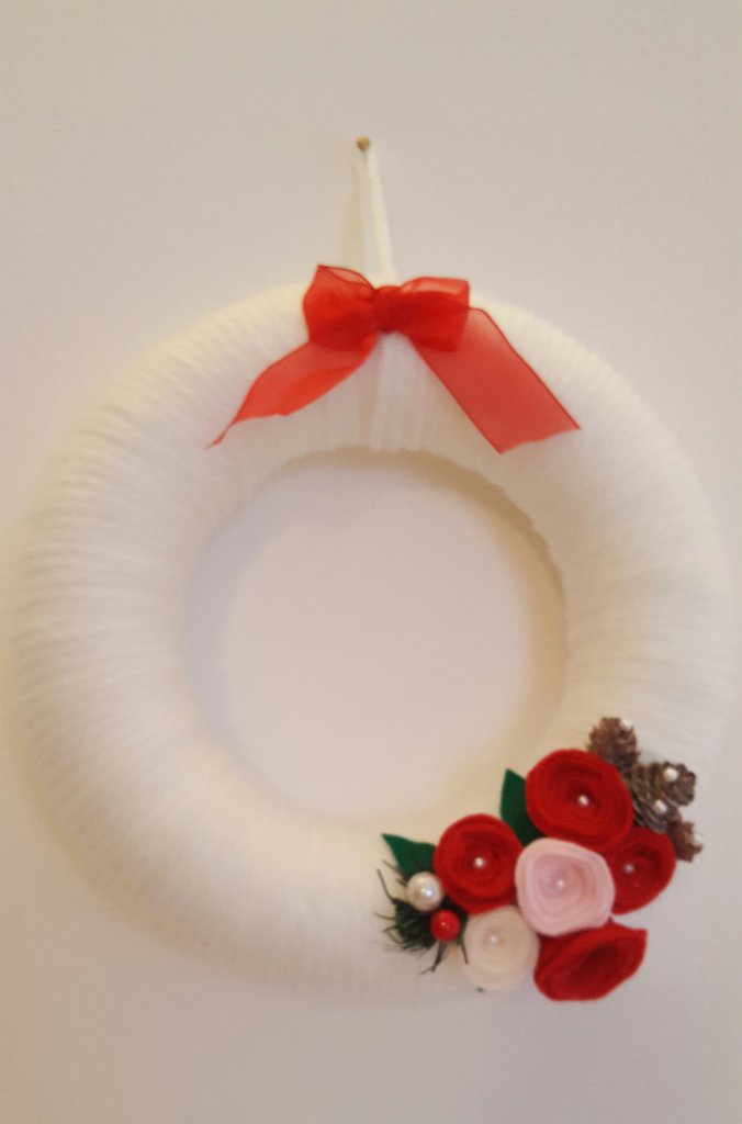 Mini Ghirlanda Natalizia In Feltro Di Lana Fatta A Mano - Diametro 10 Cm, Con Campane E Fiocco, Per Tavolo O Decorazione