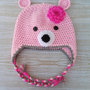 Cappello per  bambina a forma di orsetto rosa, in lana baby ideale per l'inverno.