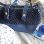 BORSA ELEGANTE AD UNCINETTO BLU NAVY