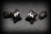 orecchini gatti| gatto nero fimo| orecchini chiodino| gatto nero| orecchini chiodini gatto nero| orecchini faccina gatto