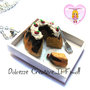Collana ciambellone alla vaniglia con glassa al cioccolato, panna e ciliegie - handmade kawaii