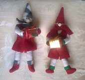 Elfi aiutanti di Babbo Natale, coppia, addobbi natalizi