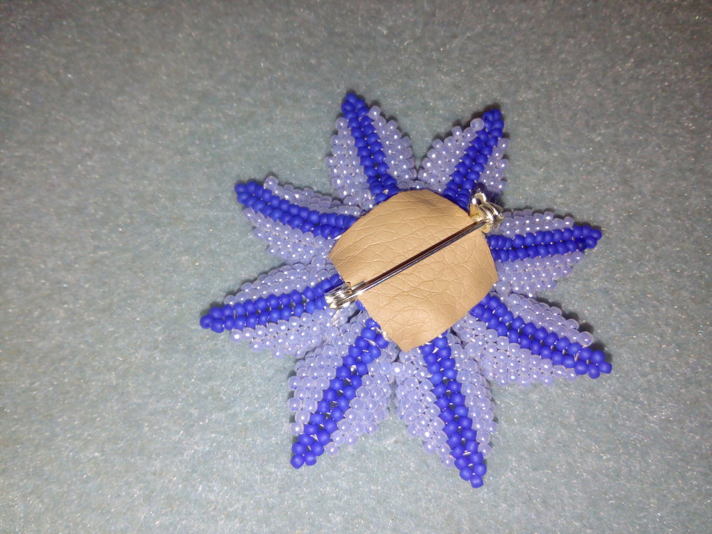 Spilla di pelle fatta a mano - Gioielli - Spille - di kanzashi di T