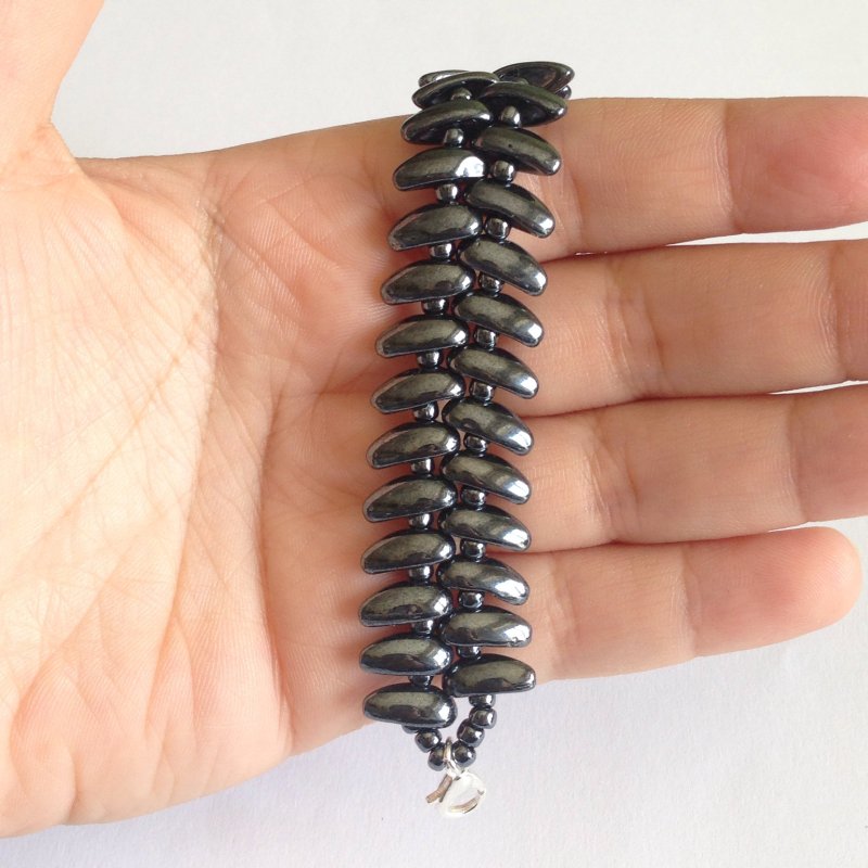 Bracciale magnetico in pietra naturale ematite - Italia