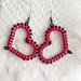 Orecchini Hearts rosso e nero con perline a forma di cuore