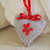 Cuore in lana grigio perla/dettagli:rosso -Decorazione,dono per San Valentino-Fatto a mano in maglia,imbottito,decorato con nastri inglesi,bottoni e ricami.Personalizzabile