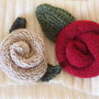 SET 2spille lana.2ROSE con foglie.BORDEAUX e BEIGE-Imbottite.Motivo tubolare.Foggia originale.Accessori per borsa,sciarpa,cappello.Personalizzabili