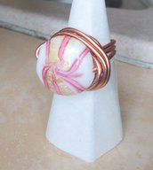 Anello wire in filo ramato con pietra piatta colorata