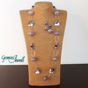 Collana lunga con perle in resina vintage lilla