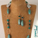 Collana lunga con perle in resina vintage verde smeraldo