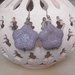 Orecchini pendenti in pietra pomice viola forma fiore