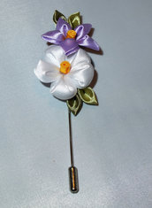 Spilla kanzashi con fiori bianco e lilla