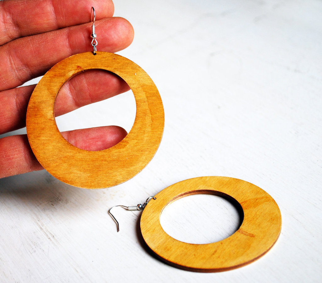 Orecchini in legno: Cerchietti cocco/legno decorati