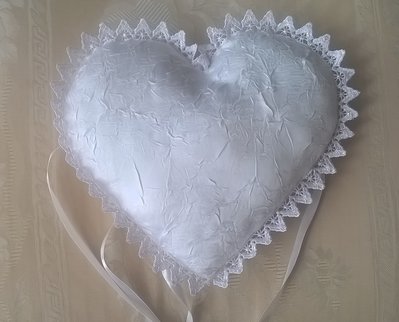 Cuscino porta fedi a cuore, cuscinetto portafedi bianco a forma di cuore