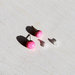Orecchini pietra laccati rosa, orecchini a lobo, orecchini in pietra, orecchini minimalisti, orecchini moderni, orecchini asimmetrici