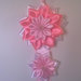 Fiocco nascita bianco e rosa con fiori, coccarda nascita decorazione cameretta