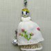 Originale collana di ceramica con vestito ricamato-idea regalo
