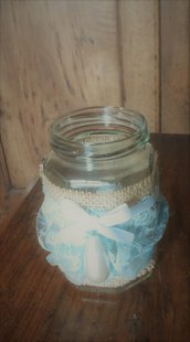 Barattolo in vetro misura piccola decorato in stile vintage con juta fascia in pizzo in cotone celeste e perla allungata centrale serie The old vintage jar