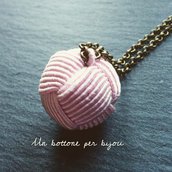Collana con bottone vintage in passamaneria di seta rosa