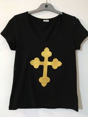 T-shirt modello croce