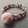 Bracciale con bottone vintage in passamaneria di seta rosa e mezzi cristalli di boemia