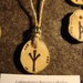 Ciondolo runa celtica ALGIZ in legno ulivo talismano artigianale anche da personalizzare